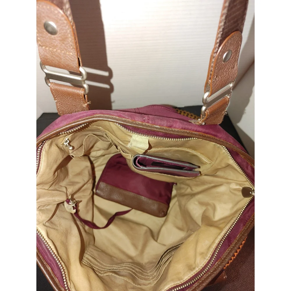 Baggallini Elena Travel Tote w. Wallet & Wristlet - Picture 9 of 10